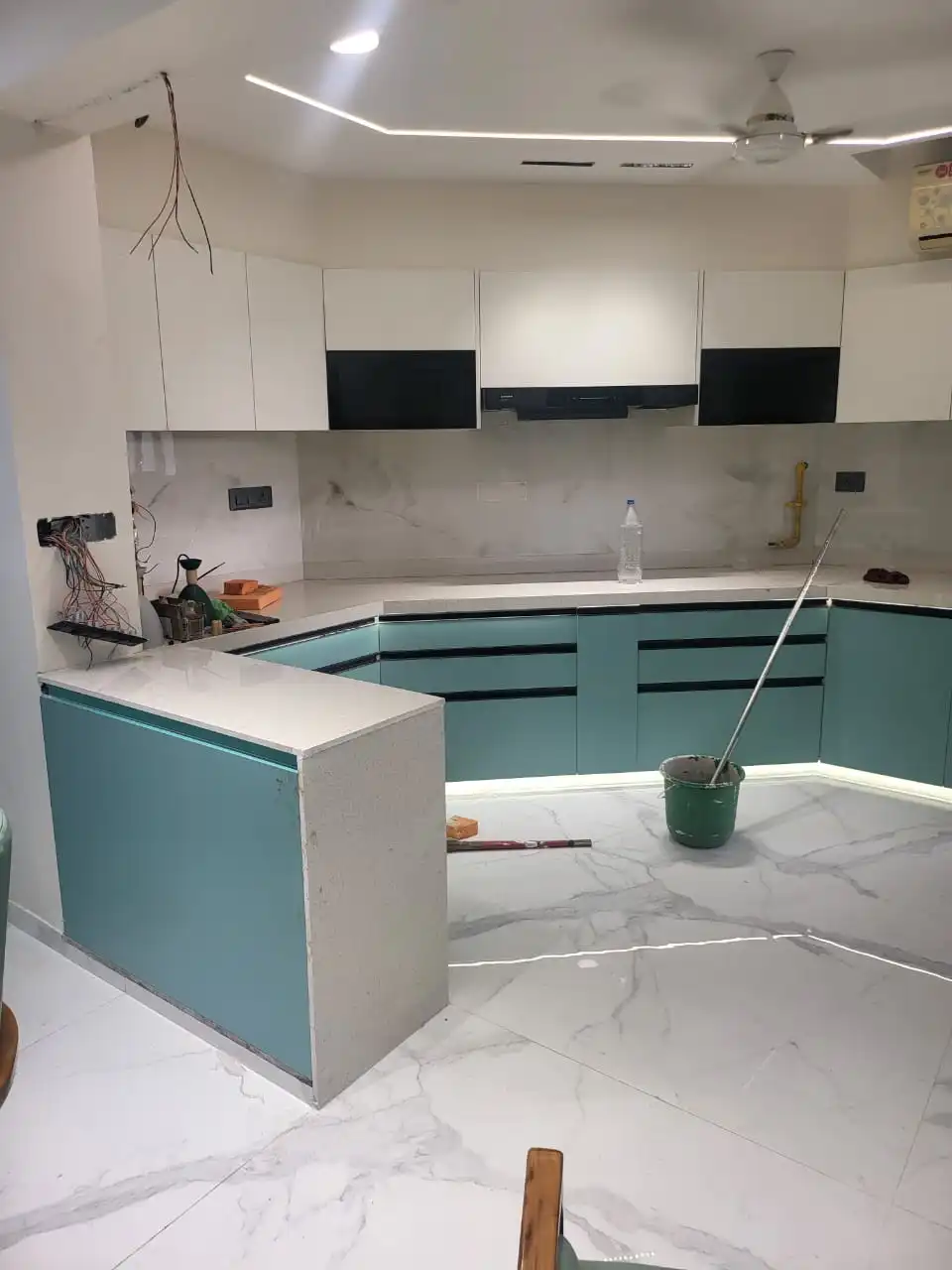 Modern modular kitchen design